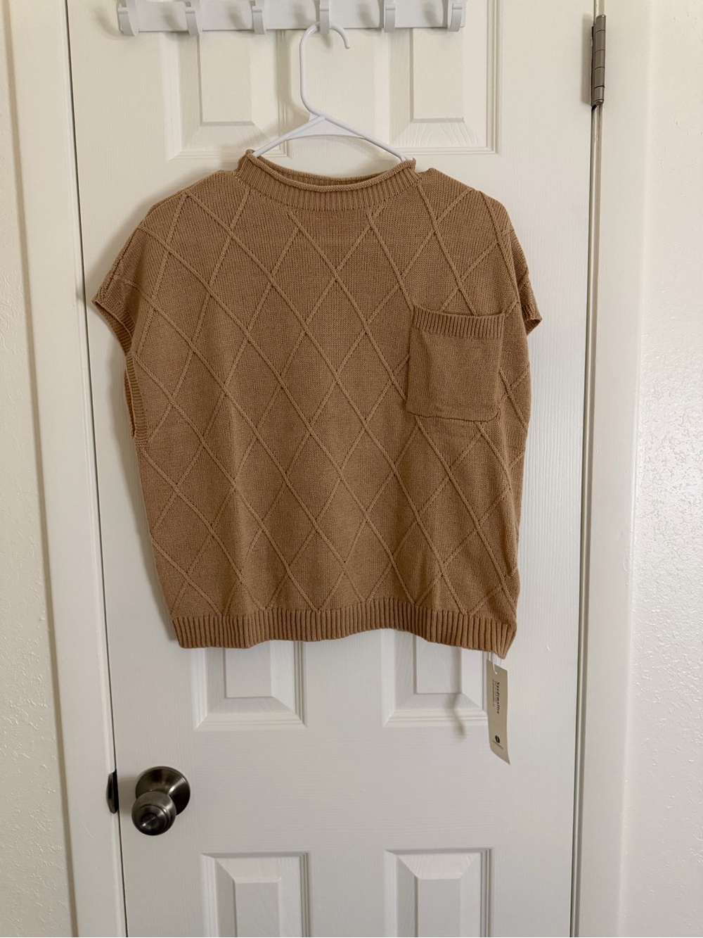Amazon Camel Diamond-Knit Short Sleeve Sweater Vest with Pocket